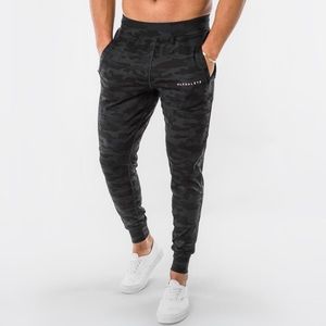 Alphalete men’s camo joggers